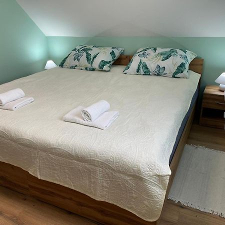 Appartamento Wooden House Ante Self Check - In And Check - Out Otočac Esterno foto